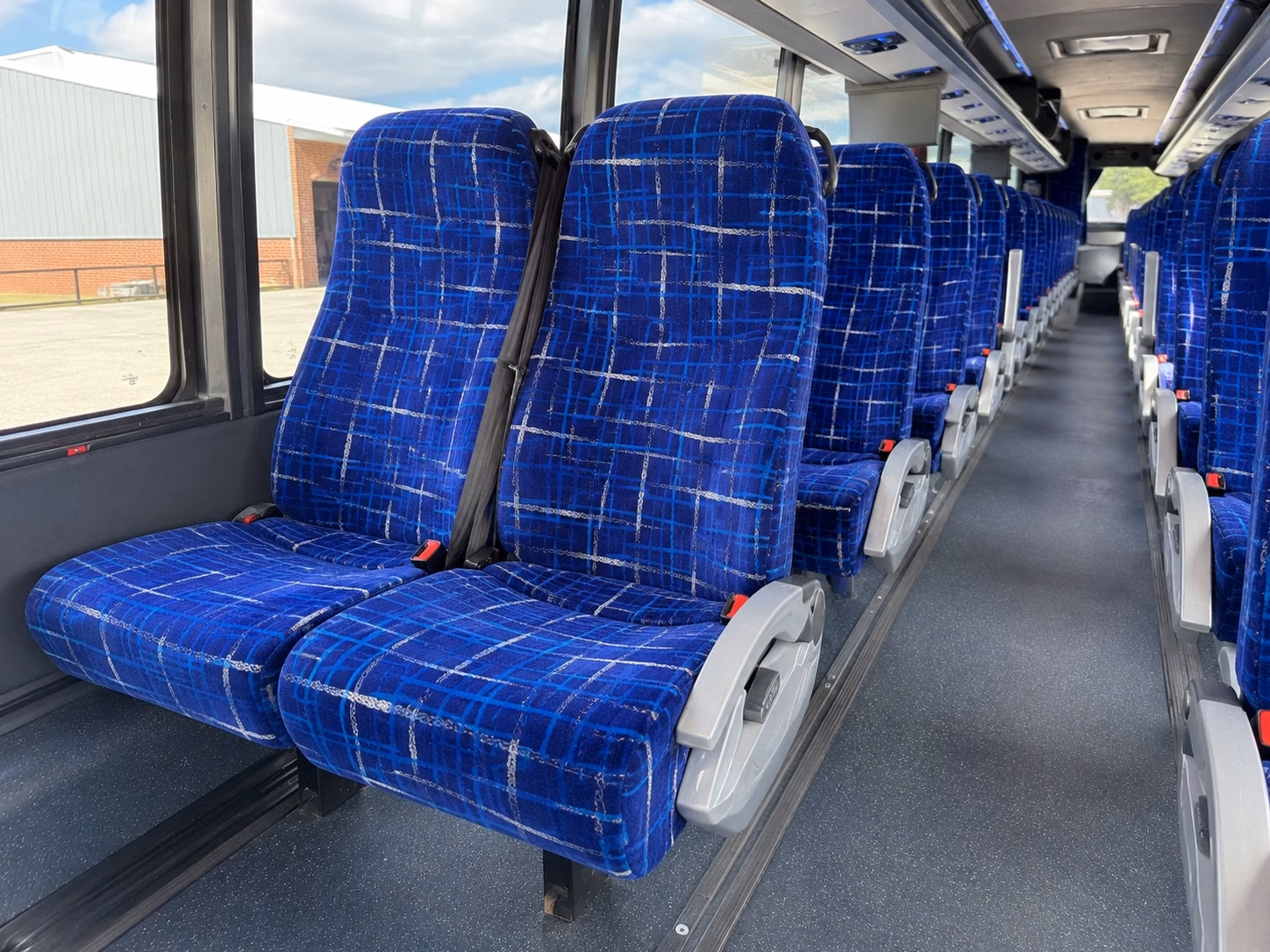 charterbusrentalmissouricitytx com connects you with shuttle buses to toyota center for houston rockets games